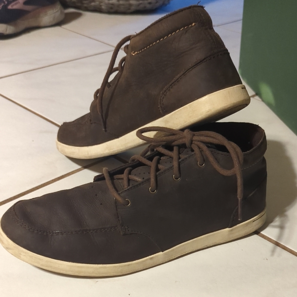 Reef Brown Chukka Boots with Suede Texture